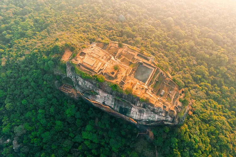 All-Inclusive Sigiriya Rock Hike & Minneriya Safari: Full-Day Private 4×4 Tour